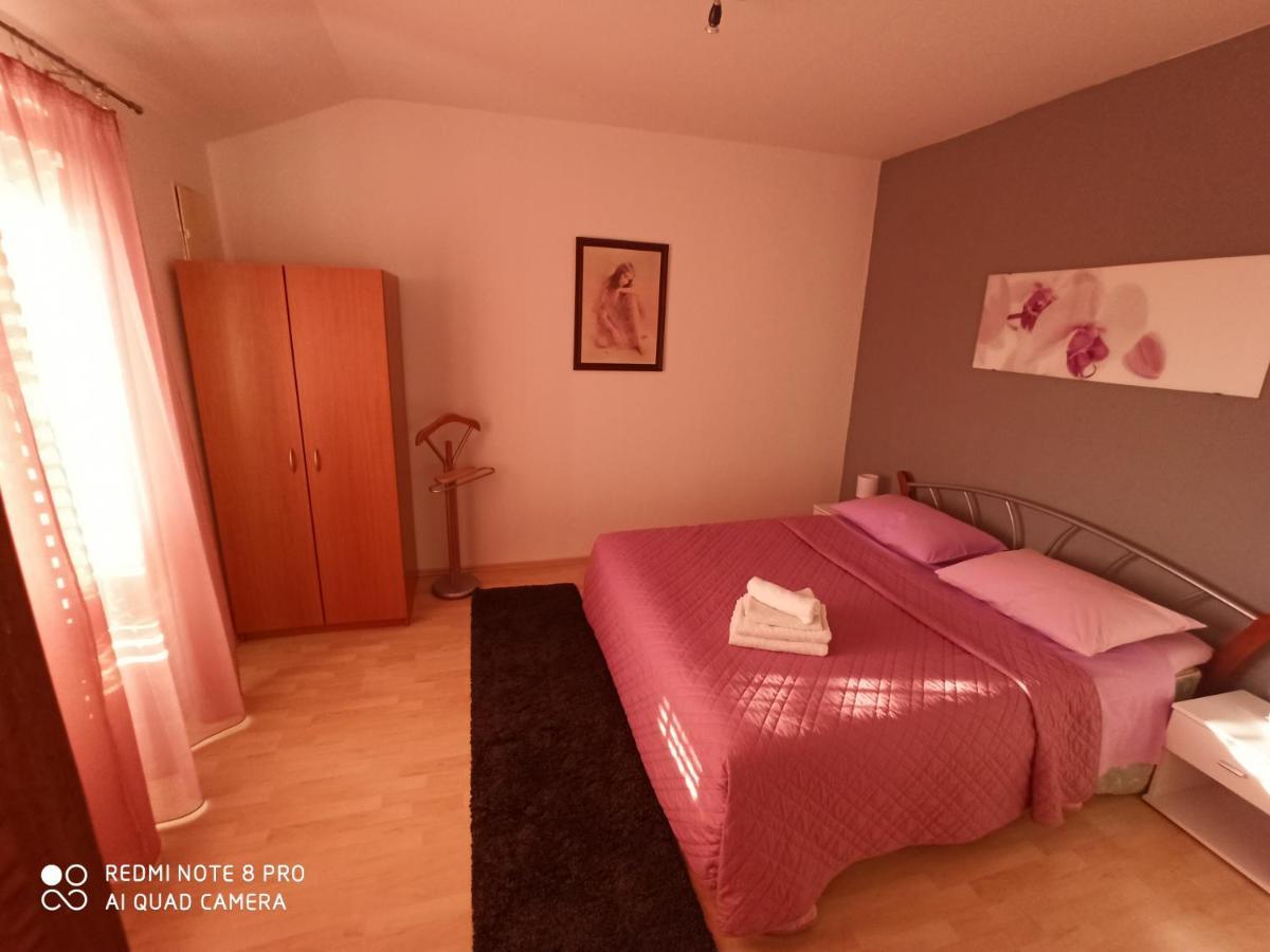 Apartments Roncevic Zara Esterno foto
