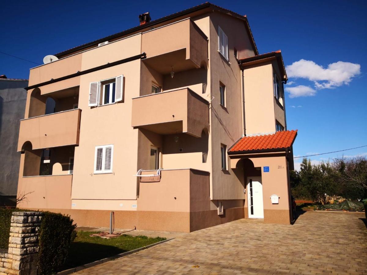 Apartments Roncevic Zara Esterno foto