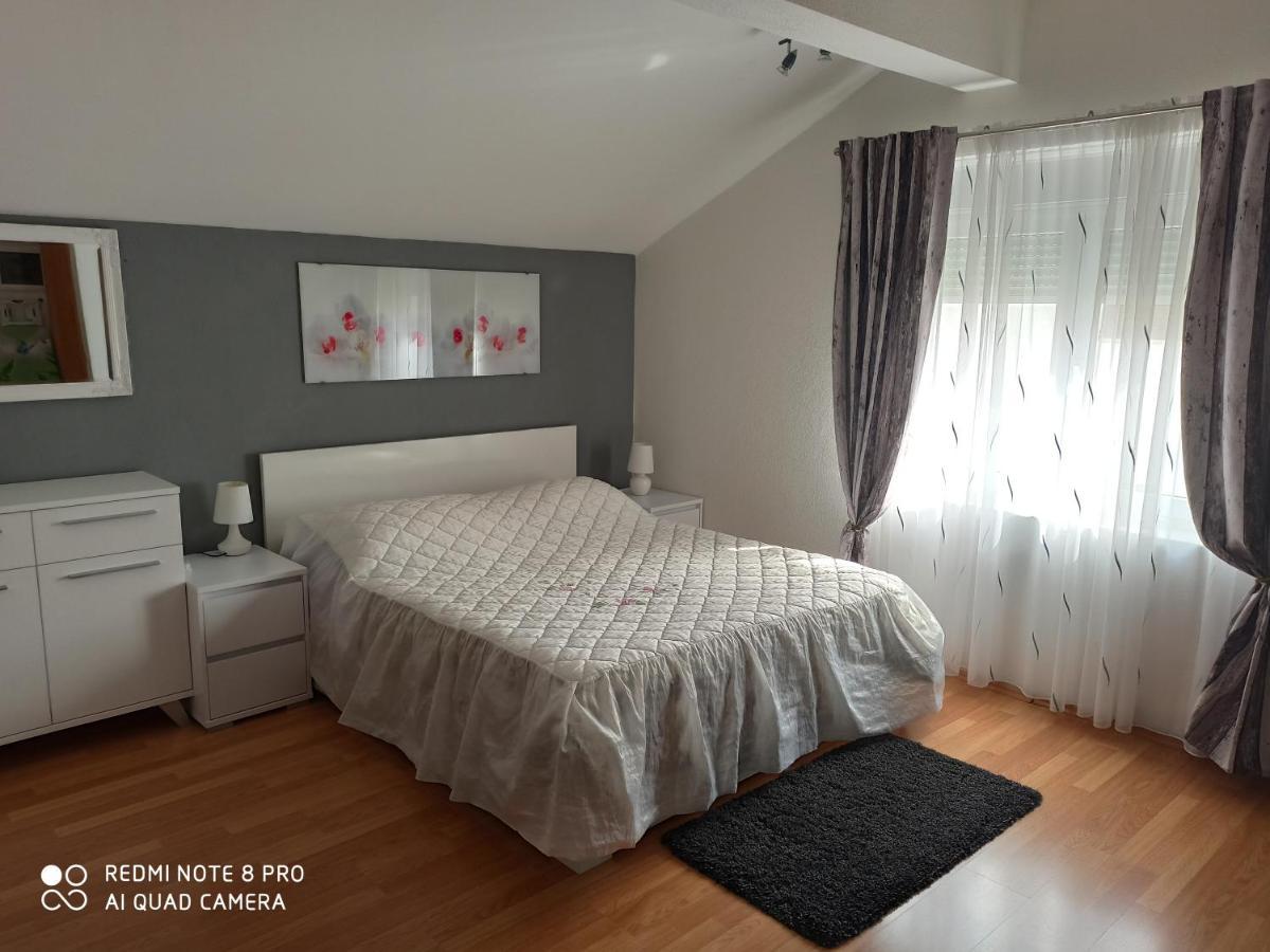 Apartments Roncevic Zara Esterno foto