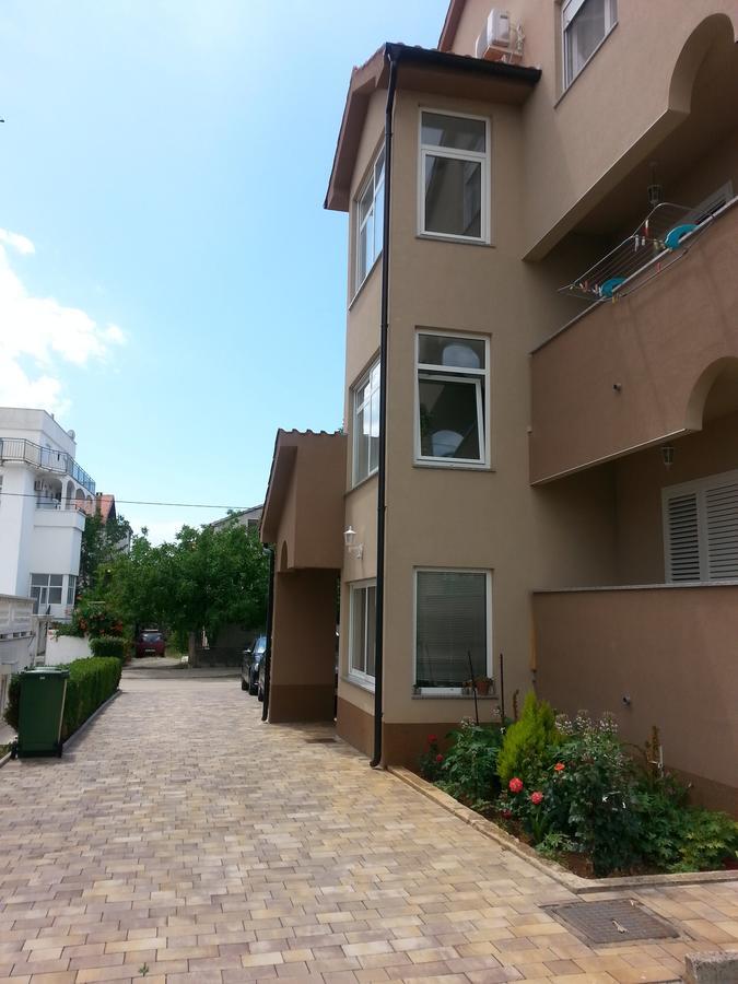 Apartments Roncevic Zara Esterno foto